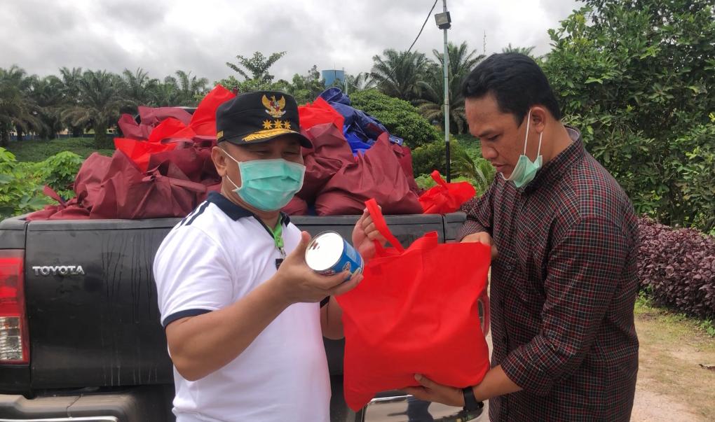  Gubernur Salurkan Langsung Paket Sembako Bantu Korban Banjir