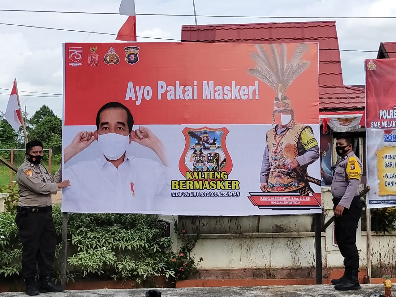  Ajak Masyarakat Patuhi Protokol Kesehatan, Polsek Kahayan Hiril Pasan Spanduk Jokowi Pakai Masker