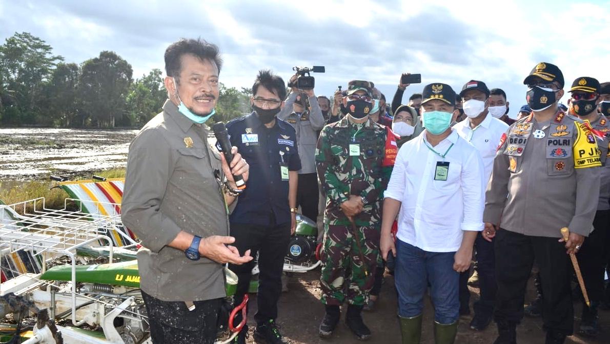  Mentan dan Gubernur Cek Kesiapan Tanam Padi Presiden Joko Widodo