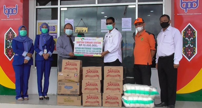  Bank Kalteng Cabang Pulpis Serahkan Bantuan Peduli Bencana