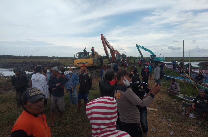  Nelayan Kahayan Kuala Didampingi Fordayak Pulpis, Hentikan Pembuatan Saluran Limbah PT KLS