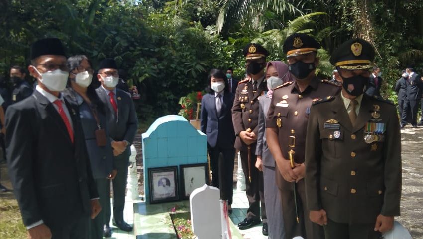  Peringati Hari Pahlawan Bersama, Forkopimda Pulpis Ziarah Makam Pahlawan