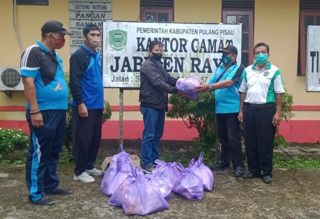  PWI Pulpis Salurkan Bantuan Bagi Warga Jabiren Raya