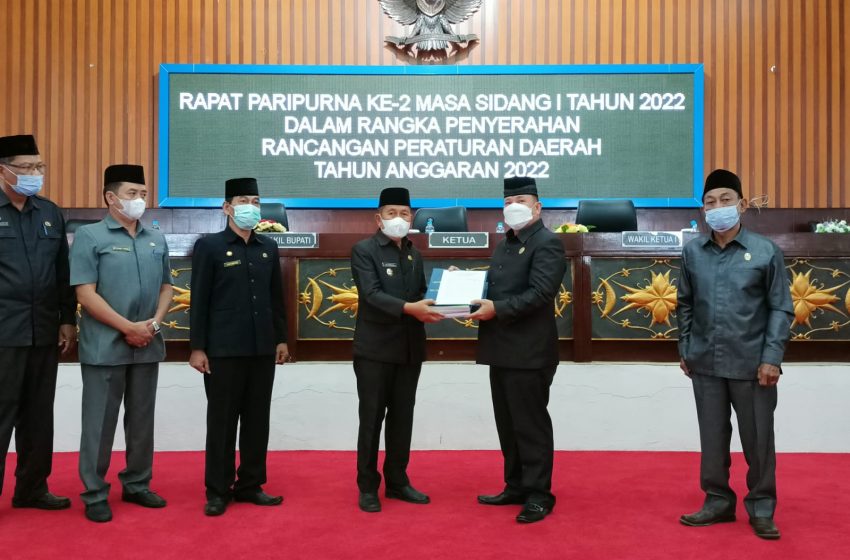  Wabup Serahkan 6 Buah Raperda Ke DPRD Mura