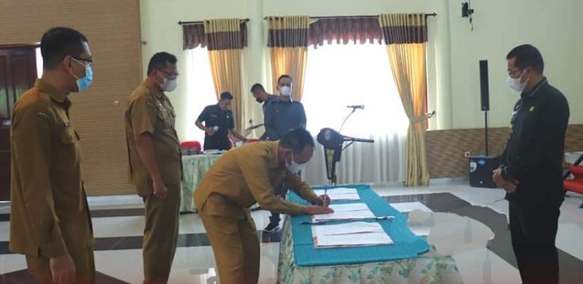  Perkuat Komitmen, Bupati Bersama Kepala OPD dan Camat Tandatangani Pakta Integritas