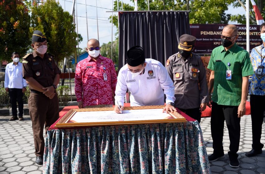  Pencanangan WBK dan WBBM. Harmain : KPU Provinsi dan Kabupaten/Kota, Komisioner, PNS dan PPNPN, Siap Berkomitmen Sukseskan Pembangunan Zona Integritas