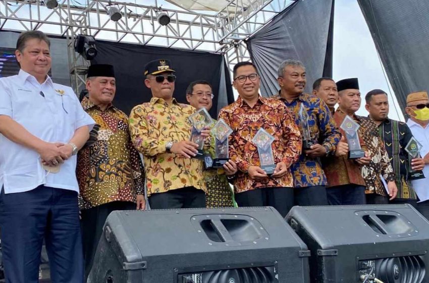  Gubernur Kalteng Dapat Penghargaan Tokoh Penggerak Koperasi Utama 2022