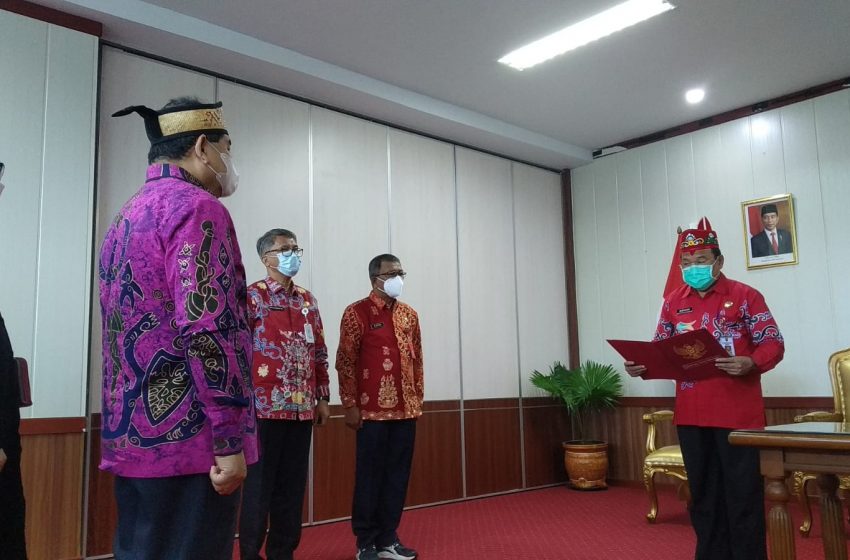  Sekda Kalteng Lantik Guntur Talajan Sebagai Pustakawan Ahli Utama