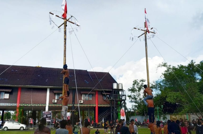  Meriahkan HUT Kemerdekaan RI, DAD Kalteng Gelar Lomba Panjat Pinang dan Tarik Tambang