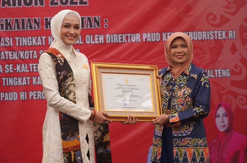  Ivo Sugianto Sabran Raih Widya Dharma Utama dari Mendikbudristek