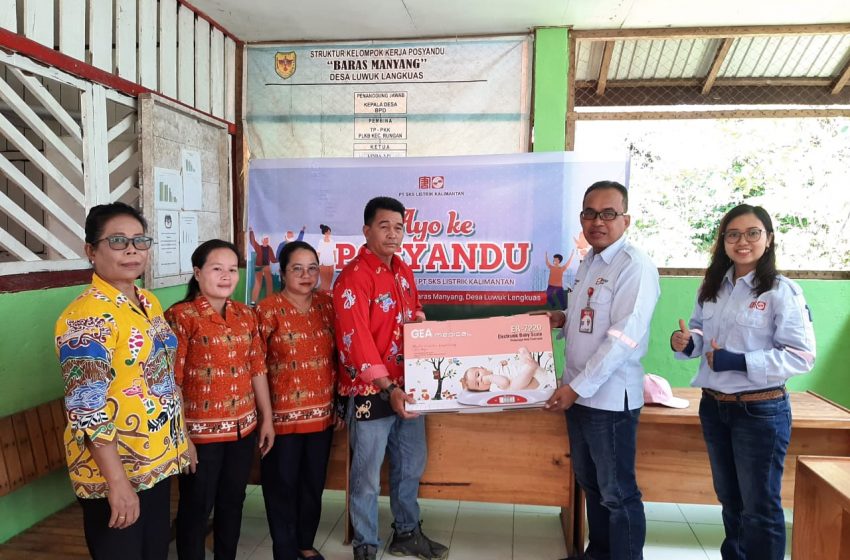 PT SLK serahkan bantuan Posyandu untuk mendukung kesejahteraan anak di Desa Luwuk Lengkuas