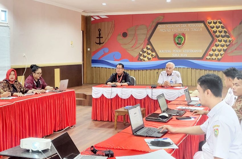 Kepala Dislutkan Provinsi Kalteng, Darliansjah beserta staf dan eksportir Kalteng saat mengikuti Business Matching Indonesia-Singapore. (Foto/mmckalteng)