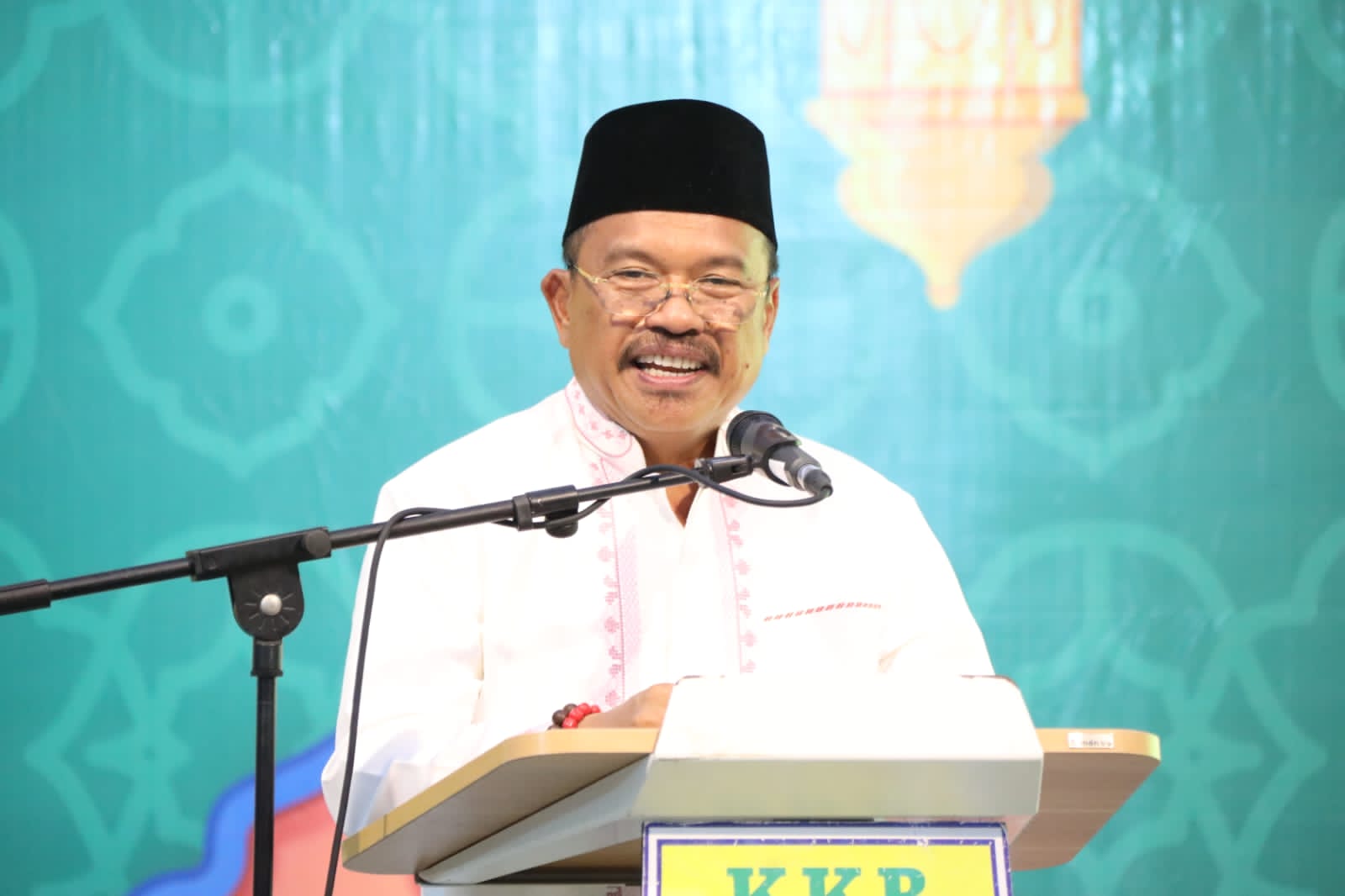 Sekda H. Nuryakin saat membacakan sambutan Gubernur Kalteng. (foto/mmckalteng)