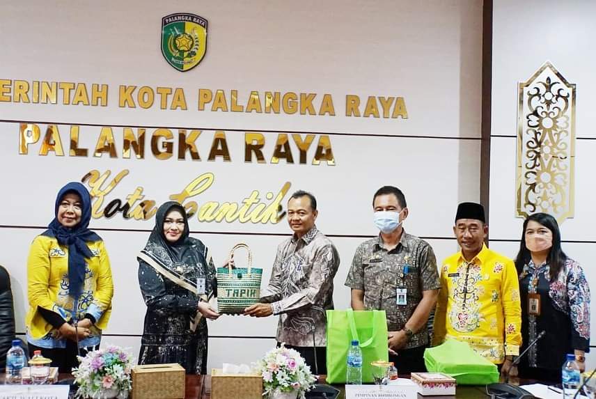 AUDENSI : Audiensi rombongan Pemerintah Kabupaten Tapin dengan Pemerintah Kota Palangka Raya, di Ruang Rapat Peteng Karuhei I Kantor Wali Kota Palangka Raya. (Foto/Ist)