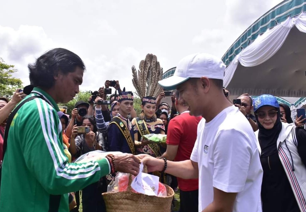 SYUKURAN : Acara syukuran anugerah Adipura yang dilaksanakan di halaman kantor Wali Kota Palangka Raya, Jumat (3/3/2023). Foto Ist
