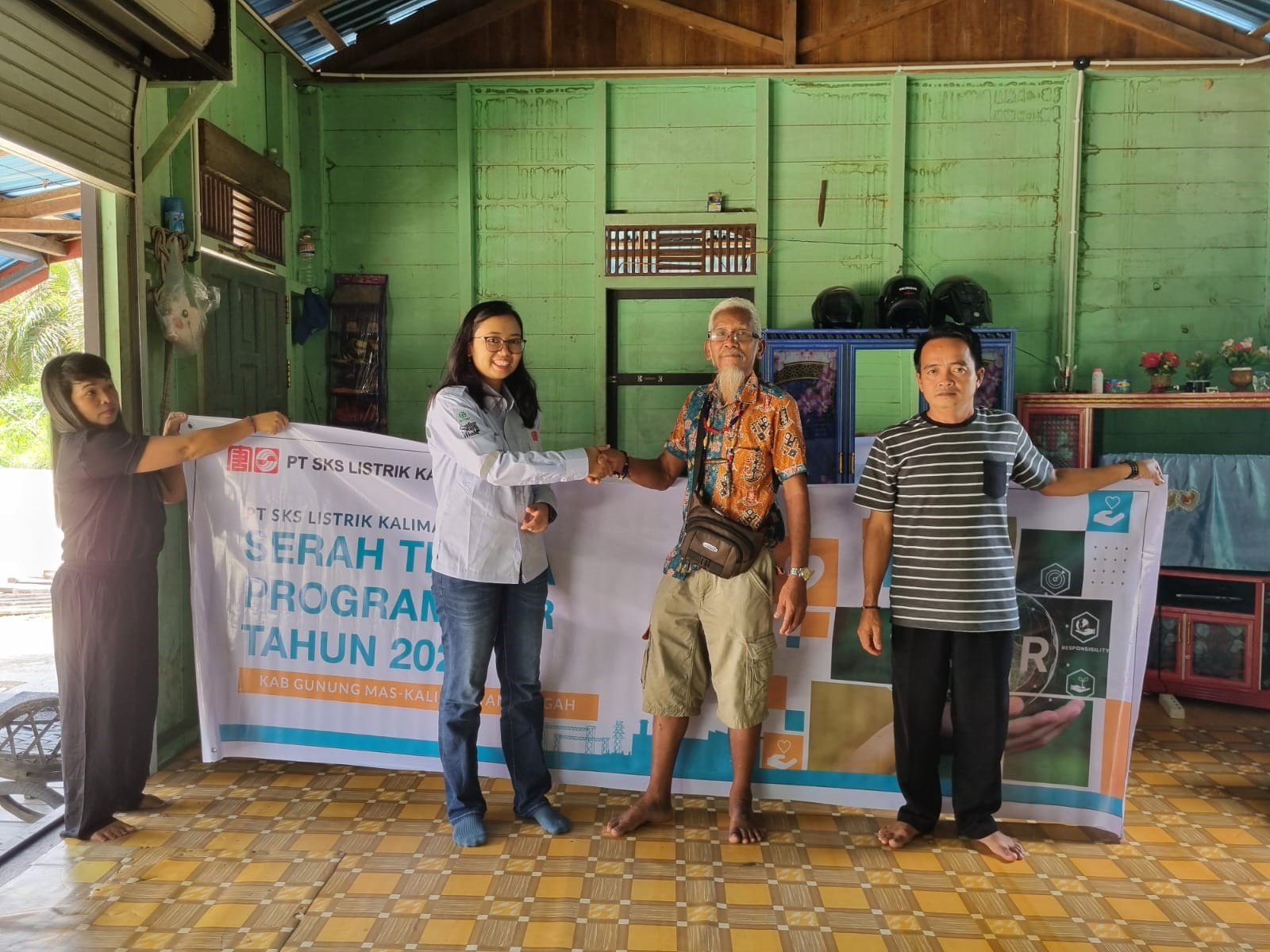 Suasana Penyerahan Bantuan Dukung Kegiatan Keagamaan Hindu dan Kaharingan