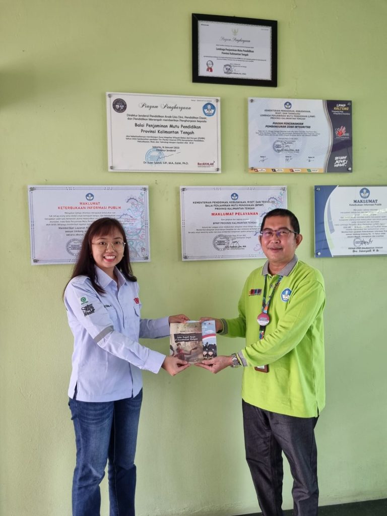 Penyerahan kepada BPMP Provinsi Kalteng