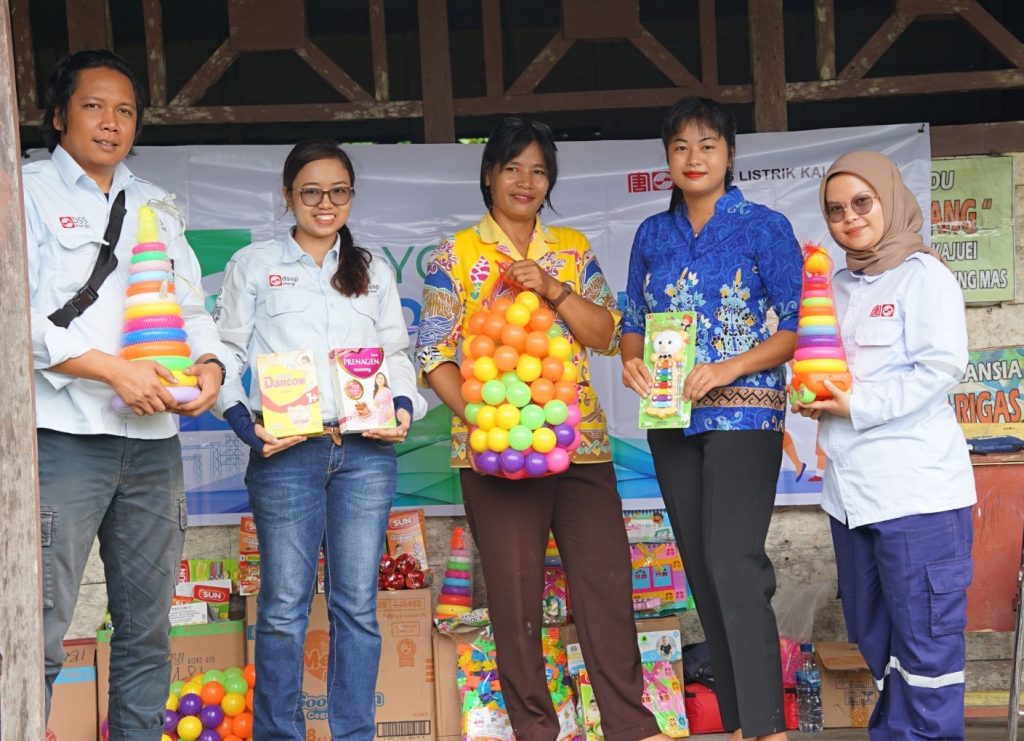Suasana Dukung Pencegahan Stunting, PT. SLK jalankan Program Ayo ke Posyandu Desa Tumbang Kajuei