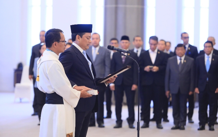  Thomas A.M. Djiwandono Dilantik  Sebagai Anggota Dewan Komisioner OJK