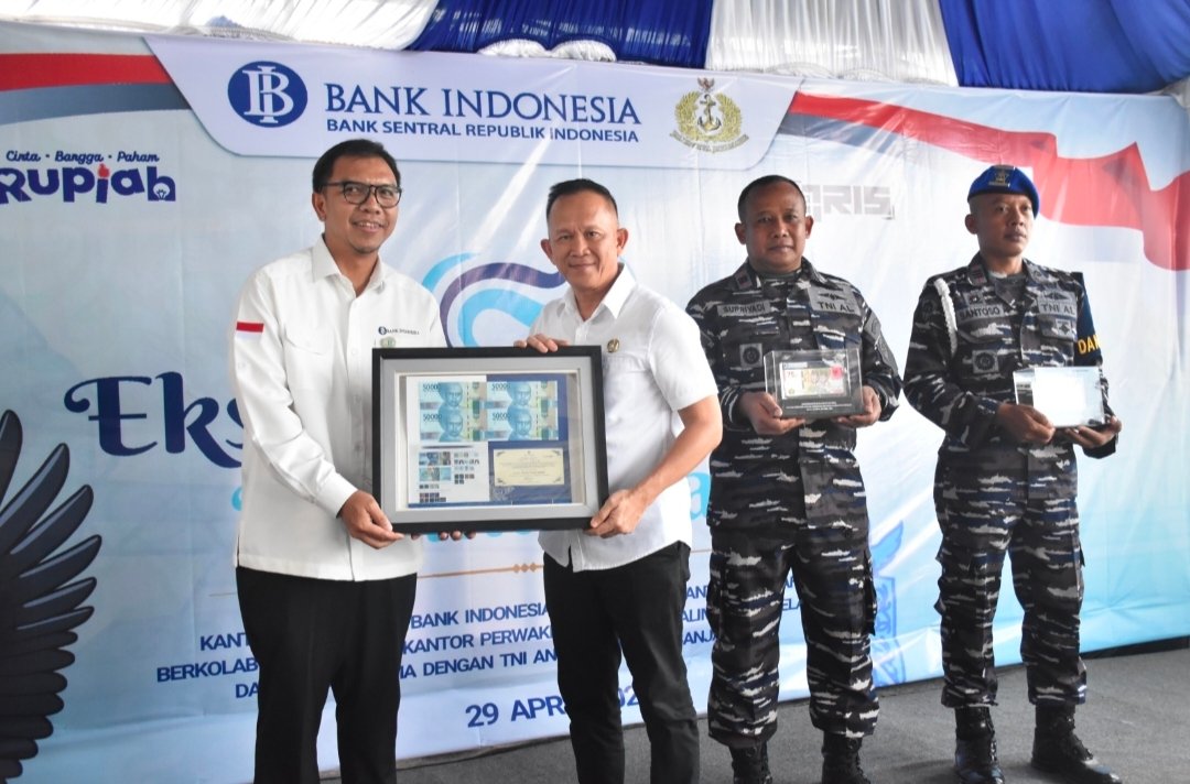 Ekspedisi Rupiah Susur Sungai Jangkau Wilayah 3T Kapuas