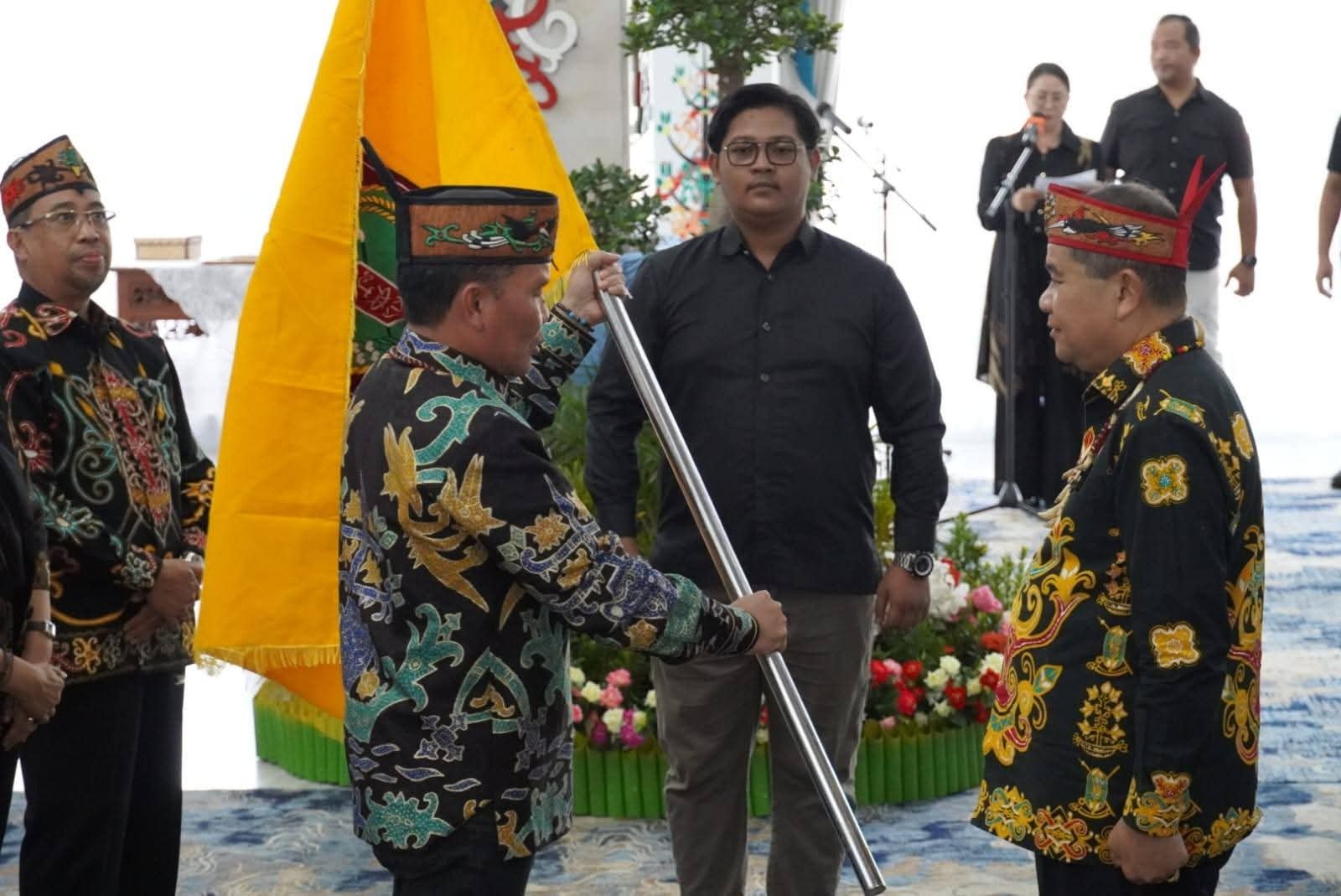 Gubernur Agustiar Lepas Kontingen Pesparawi Kalteng ke Manokwari, Optimistis Ukir Prestasi Nasional