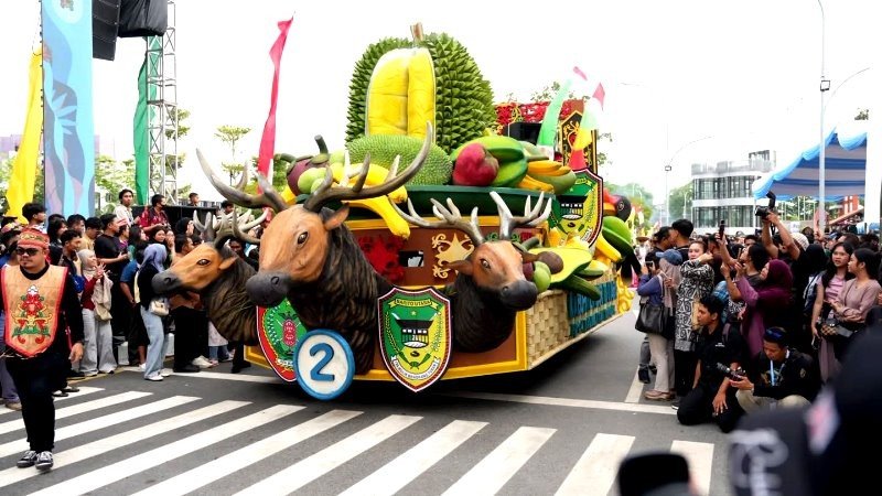Kontingen Barito Utara Tampil Memukau di Karnaval Budaya FBIM 2026
