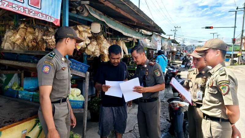 Satpol PP Barito Utara Sosialisasikan Perda di Sekitar Trotoar