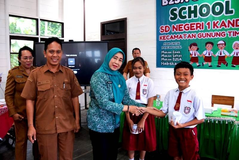 Ketua TP PKK Barut Ajarkan Peserta Didik Konsumsi Pangan B2SA