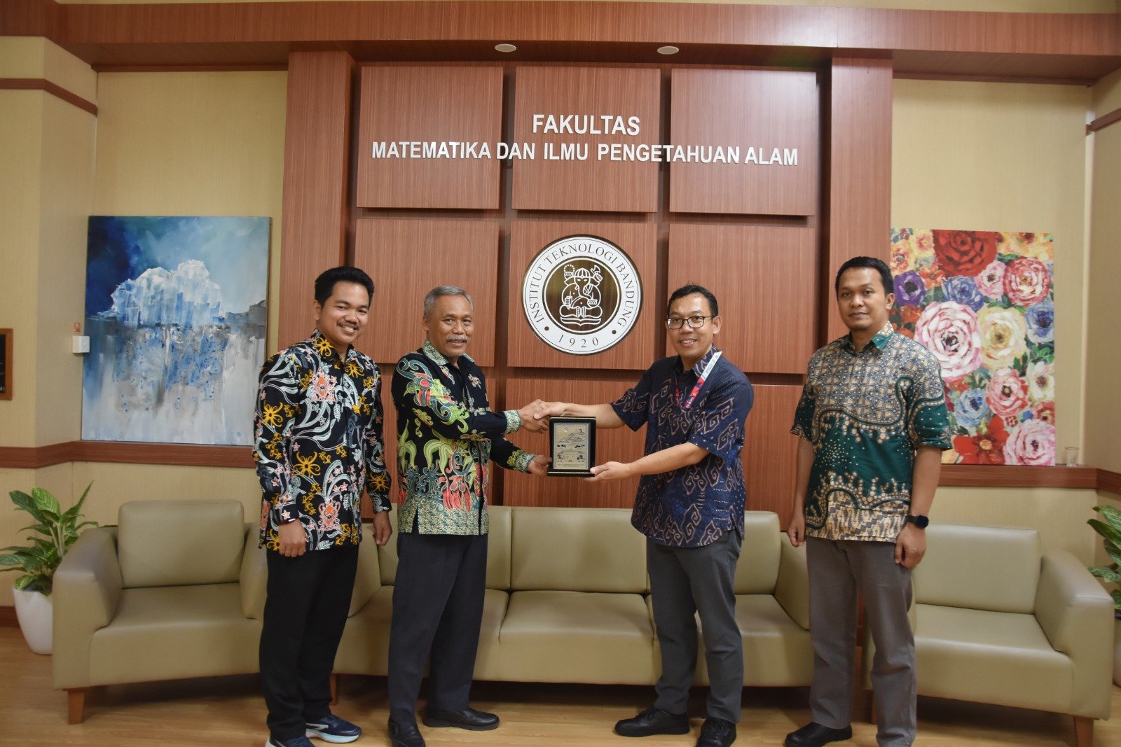 FMIPA UPR dan ITB Teken Dua Perjanjian Kerjasama. Perkuat Tridharma Perguruan Tinggi dan Tingkatkan Kapasitas SDM, Riset dan Inovasi