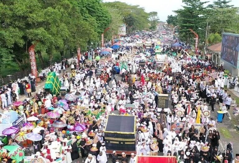 Apresiasi Masyarakat dalam Pawai Muharram di Kapuas