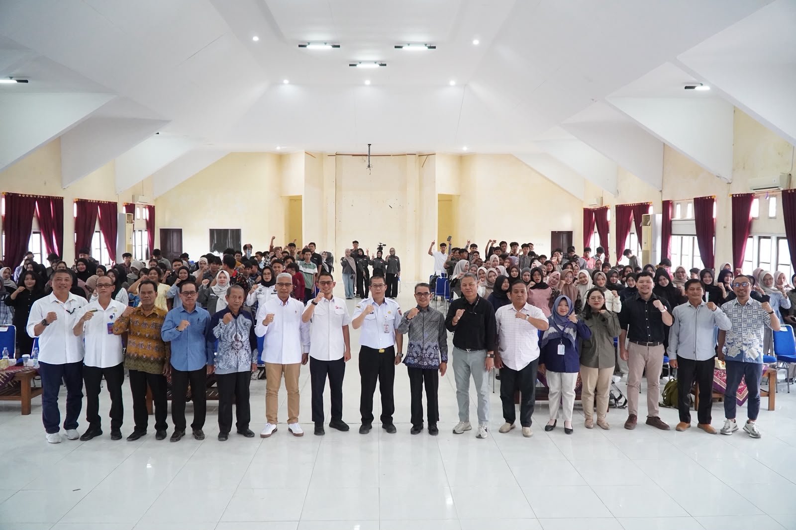 Mahasiswa Universitas Antakusuma Antusias Ikut Sekolah Pasar Modal. Di Kobar Tumbuh 31.467 Investor